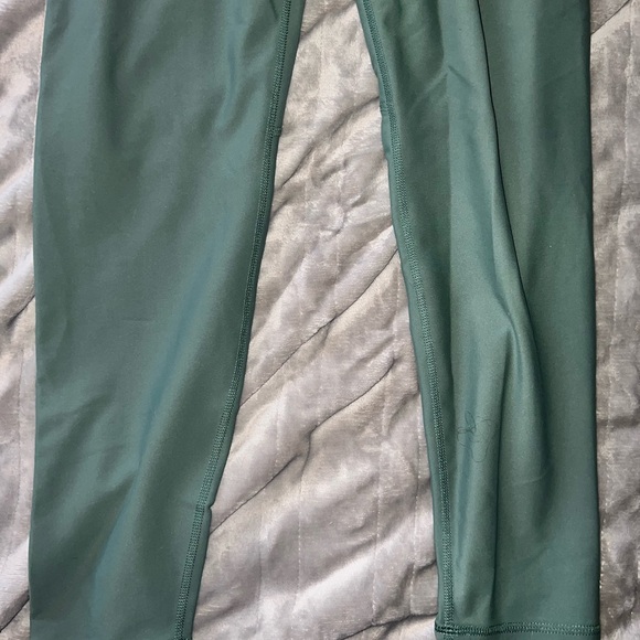 Old navy workout leggings - Picture 2 of 8